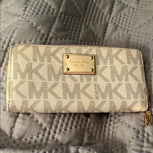 Michael Kors Cream Wallet